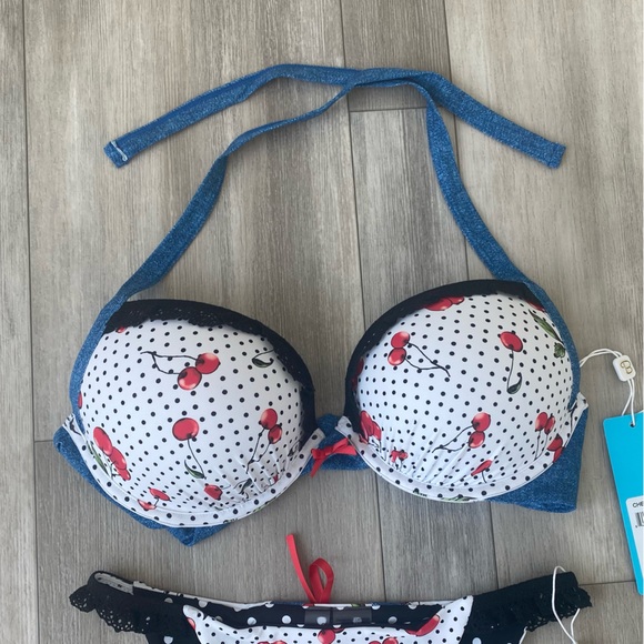 New Beach Bunny Bikini Set - Picture 3 of 8